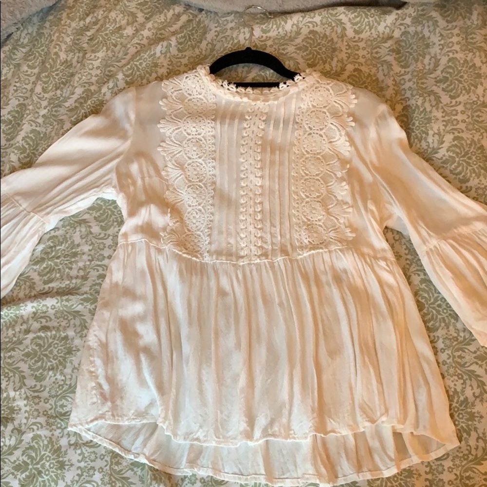 Xhilaration bell sleeve top